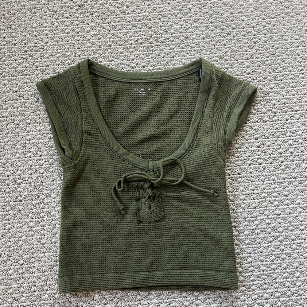 Urban Outfitters Green Tie Front Crop Tank Top - Picture 2 of 4